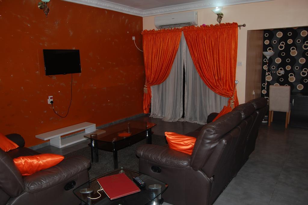 Aaron'S Place Hotel Enugu Exterior foto